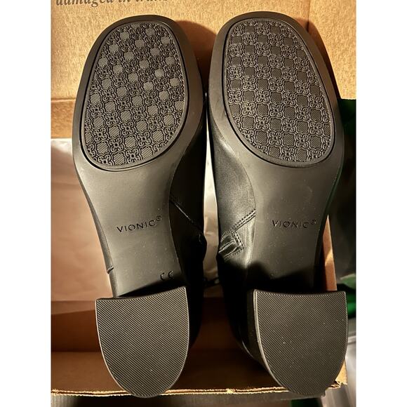 Vionic Sibley Leather Comfort Block Heel Ankle Boot Black Women's 8.5 NWOB FLAW - Picture 11 of 11